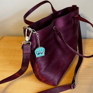 Harvey’s streamline seatbelt bag